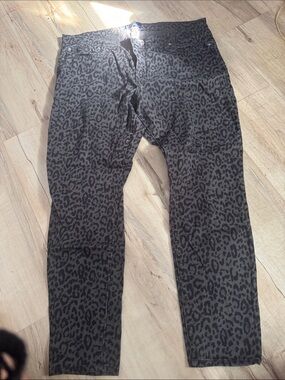 GAP Black & Charcoal Leopard Print Women’s Jeans